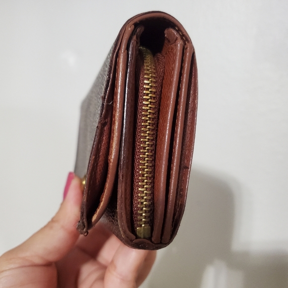 LOUIS VUITTON MONOGRAM WALLET - Picture 5 of 16